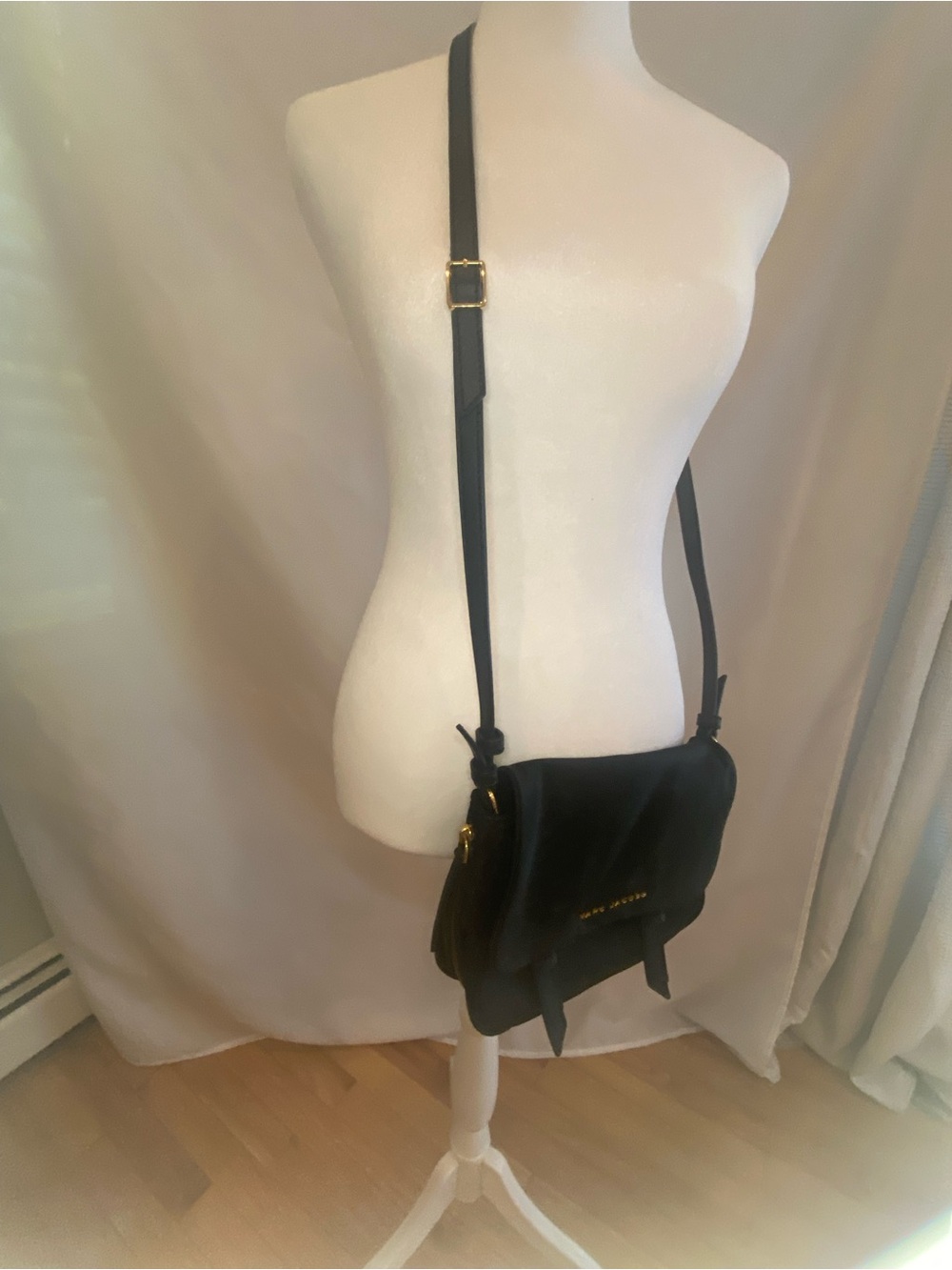 Marc Jacobs Black Crossbody with Gold Logo Accent - Picture 9 of 11